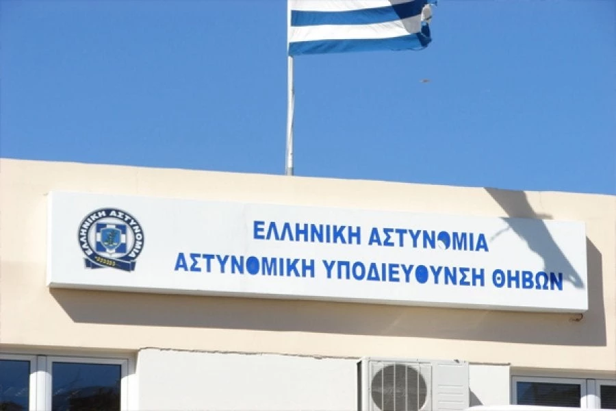 Θήβα: Επίθεση με μολότοφ δέχτηκε το αστυνομικό τμήμα – Ξεκίνησε η προανακριτική